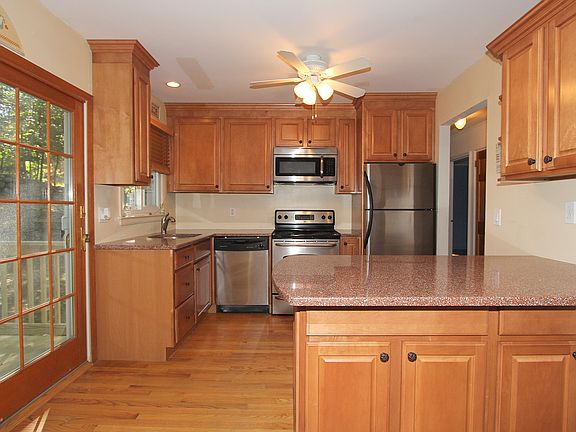 2nd image of 3484 Overlook Ave