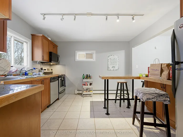 511 Victoria St — Photo 23