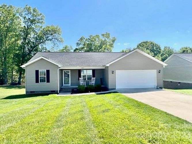 1st image of 307 Green Meadows Dr