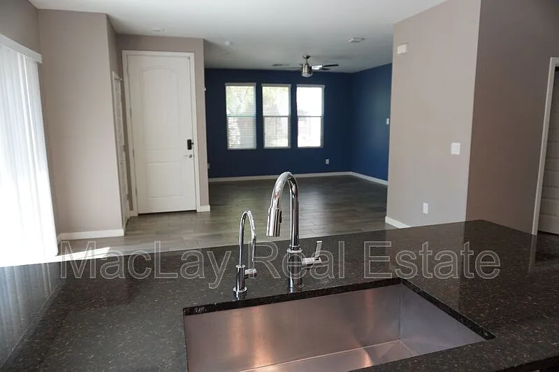 2 bed, 2.5 bath, 1370 sqft, $2,185 — Photo 4