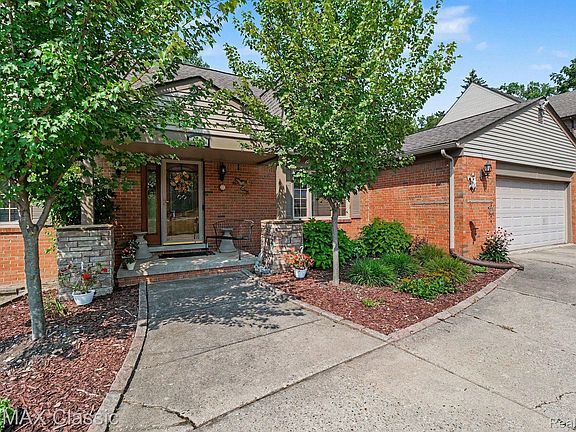 3rd image of 4590 Pine Village Dr