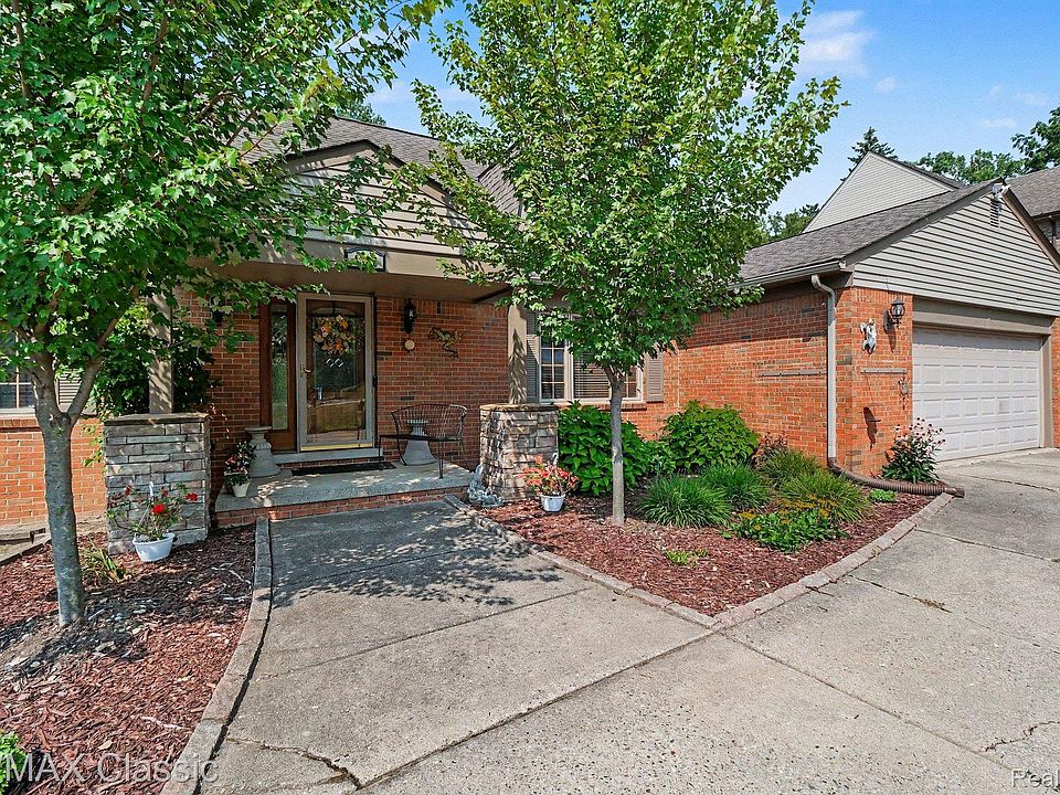 4590 Pine Village Dr, photo 3