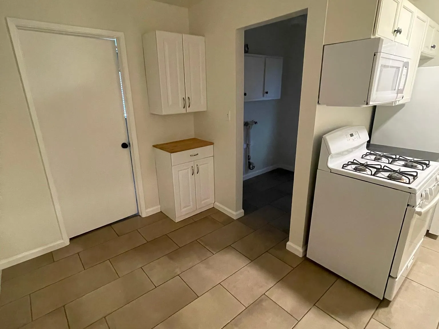2 bed, 750 sqft, $2,100 — Photo 1
