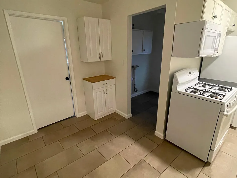 4857 V St