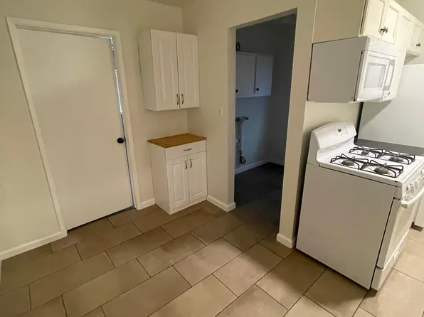 4857 V St, Sacramento, CA 95817