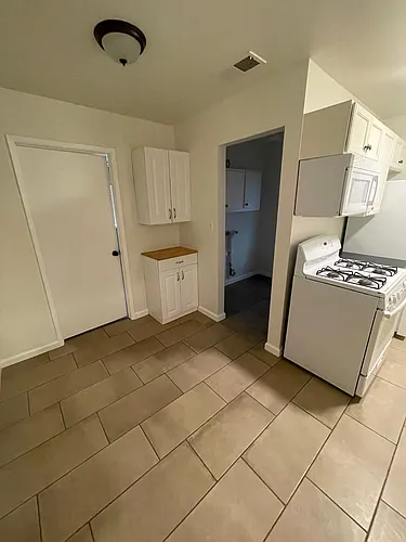 4857 V St Photo 1