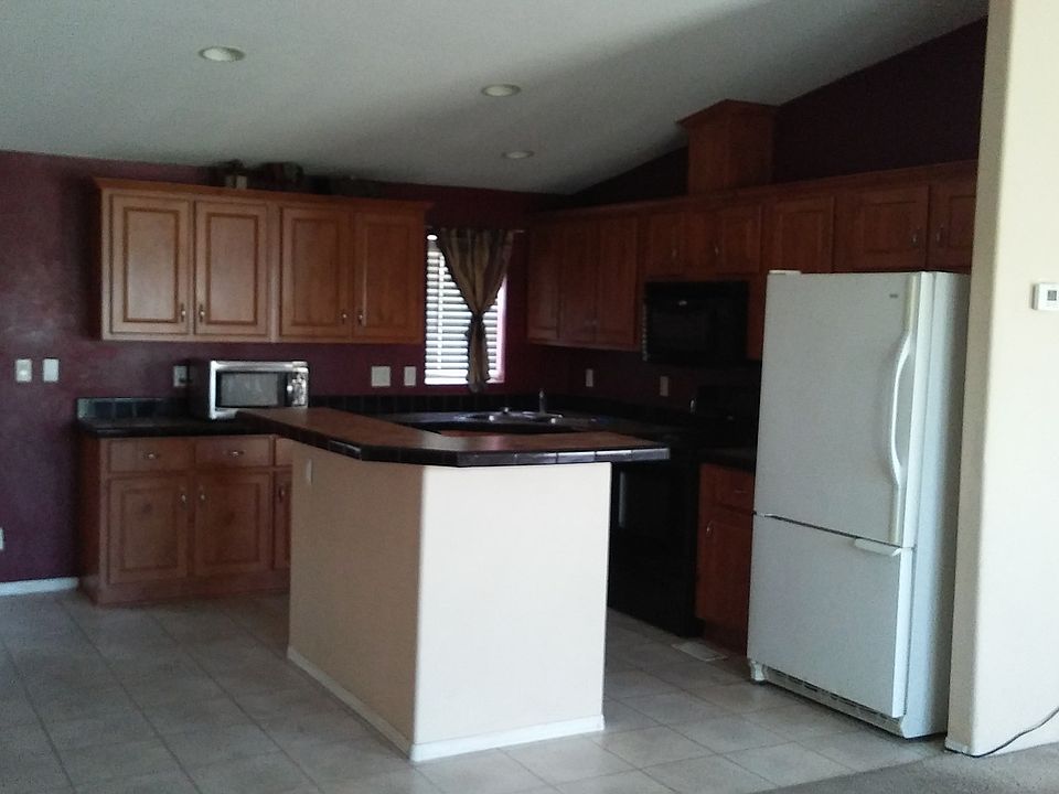 2nd image of 2159 N Summer St