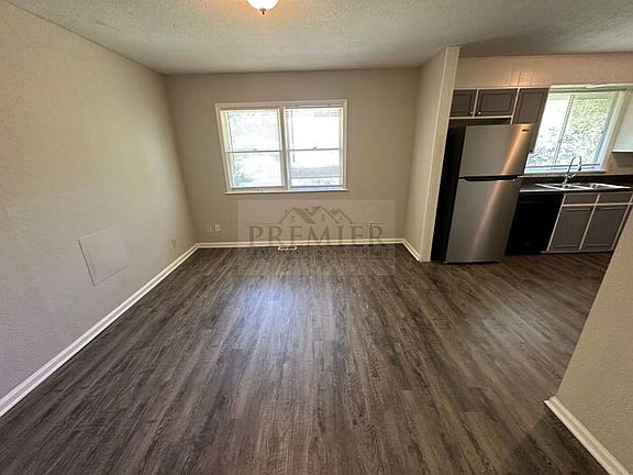 4th image of 11808 Smalley Ave