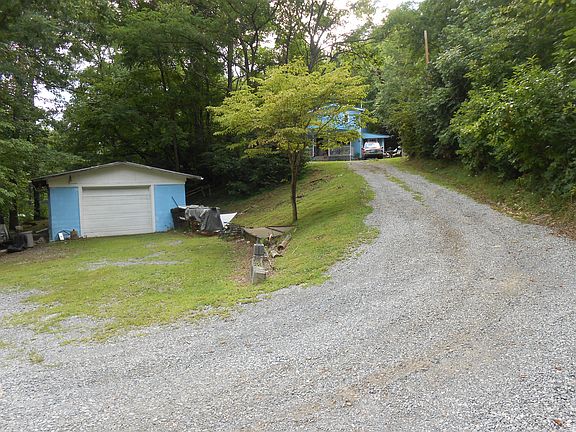 3rd image of 1743 Bloom Dr