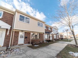 224 Fishing Ln, Wood Dale, IL 60191