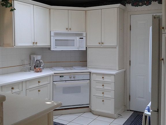 5th image of 1413 Royal Oak Ave
