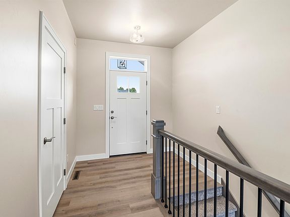 4th image of 2712 Creekwood Cir