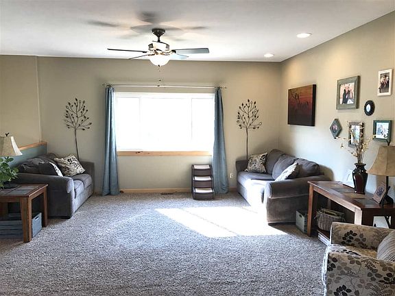 3rd image of 1819 Hillside Dr