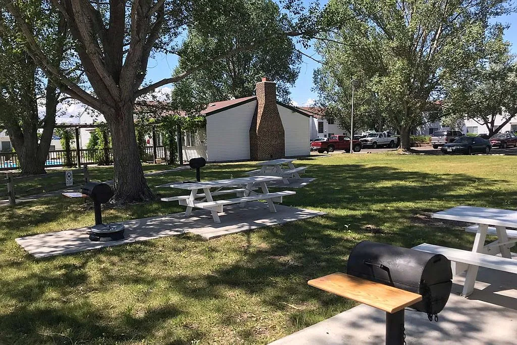 Sagebrush Cheyenne Apartments — Photo 2