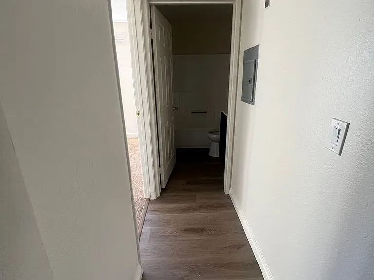 8541 Foothill Blvd., Sunland — Photo 40
