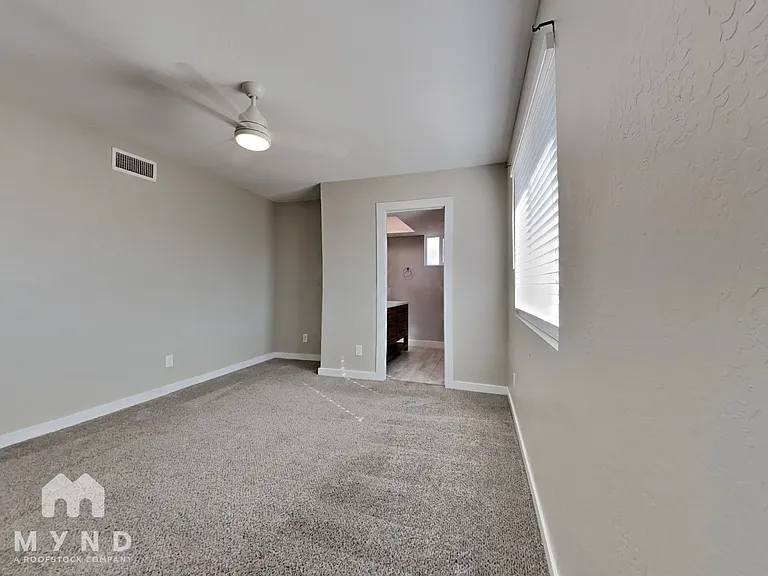 227 W Kerry Ln — Photo 8