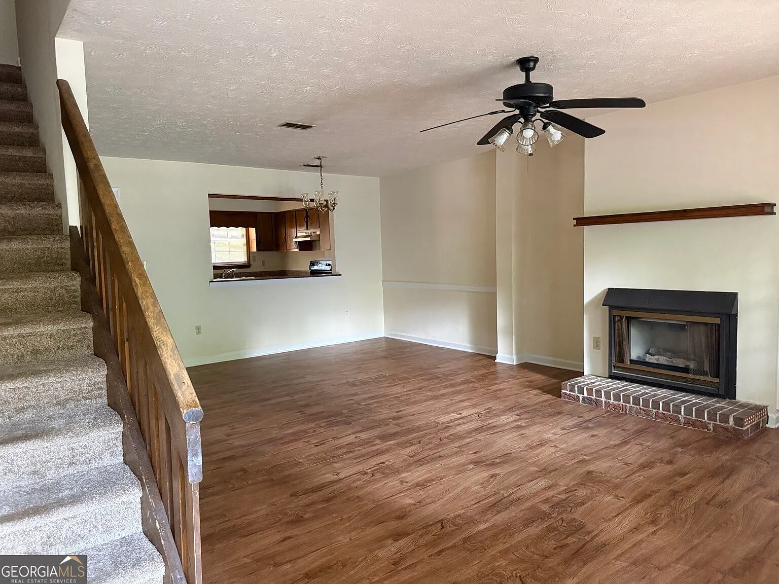 2 bed, 1.5 bath, $1,300 — Photo 2