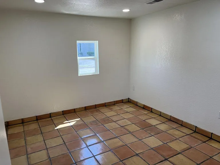 210 Cates St — Photo 15