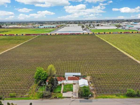 15661 N Curry Ave, Lodi, CA 95240