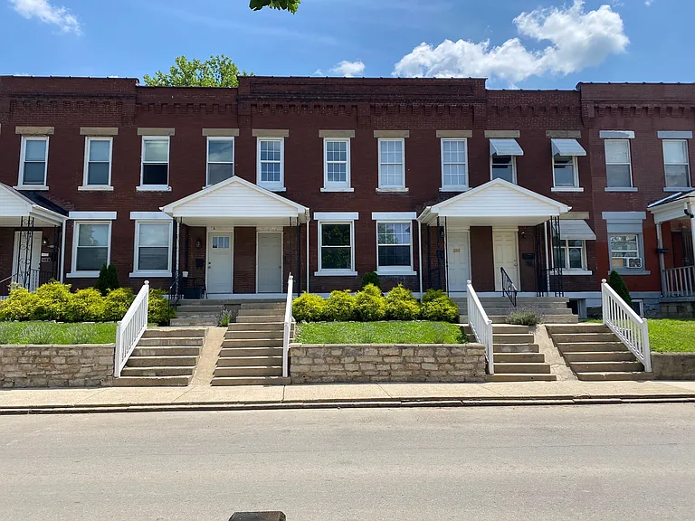 216 Dakota Ave — Photo 1
