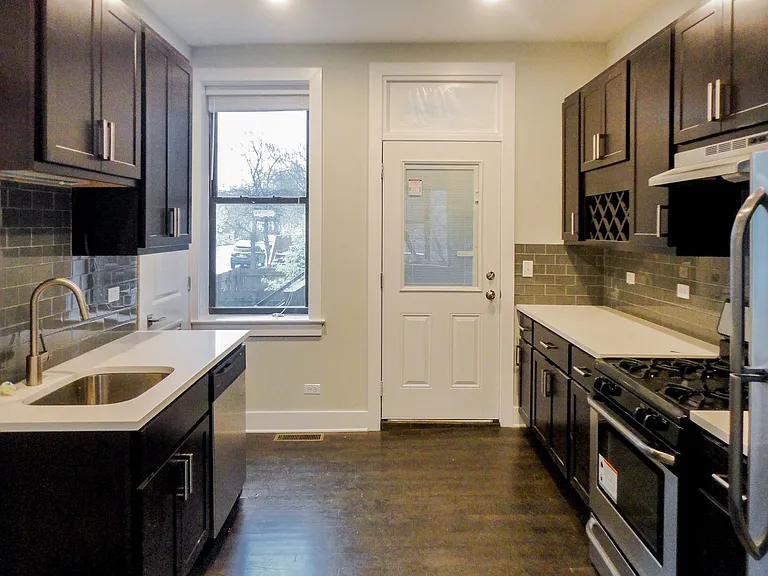 1946-52 W. Nelson / 3033 N. Damen — Photo 22