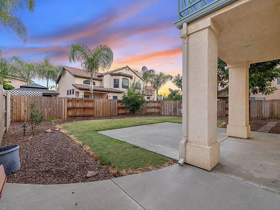 5th image of 989 Laguna Dr