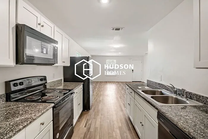 714 W Avenue Z — Photo 6
