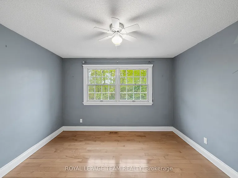 3162 Woodroffe Ave — Photo 29