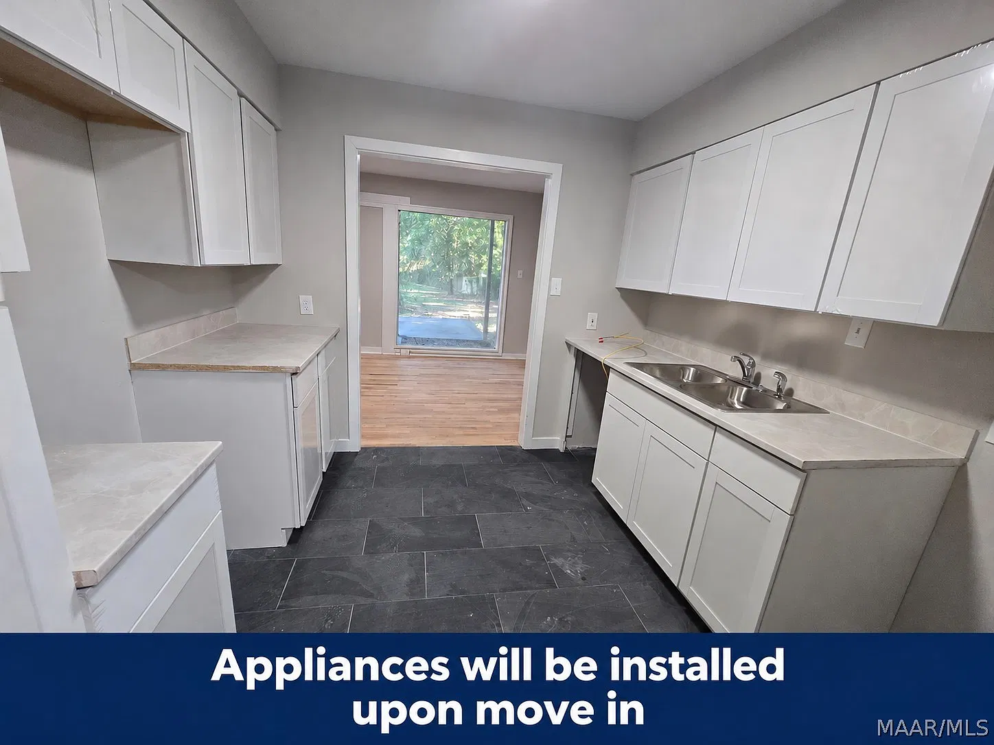 3 bed, 2.0 bath, 1050 sqft, $990 — Photo 3