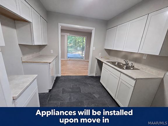 3rd image of 3741 Wesley Dr