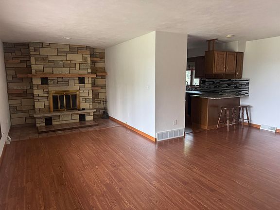 4th image of 119 Grand St