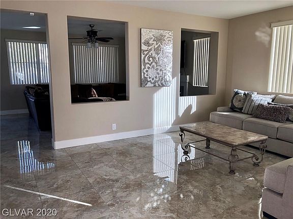3rd image of 912 Stable Glen Dr