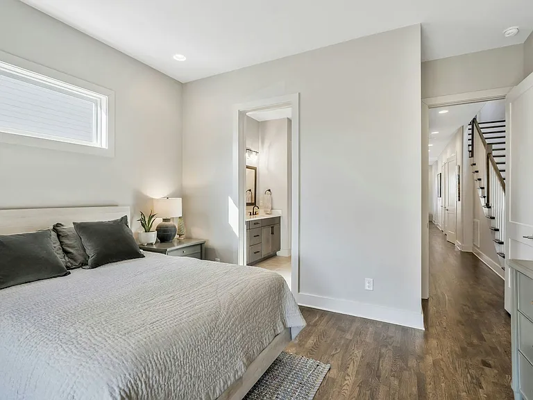 2318 Batavia St — Photo 26