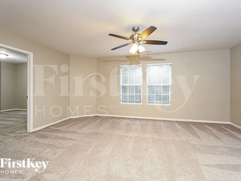 340 Kendall Dr — Photo 16