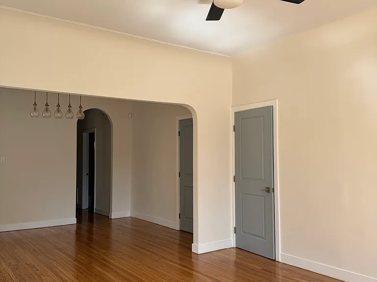 1147 Gordon St — Photo 4