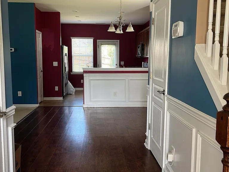 2420 Girvan Dr — Photo 2