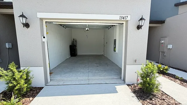 1 car garage with a 1 car driveway