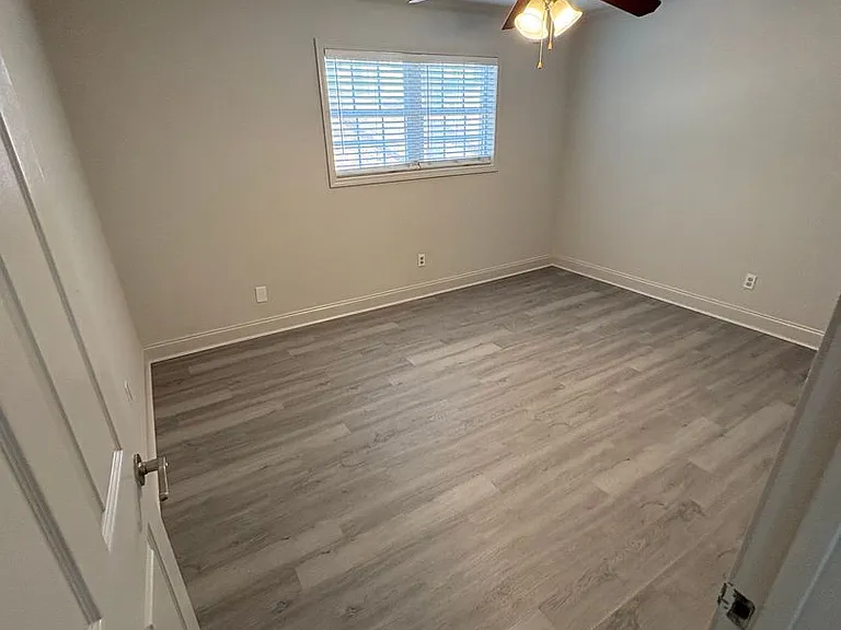 904 Park Ln — Photo 6