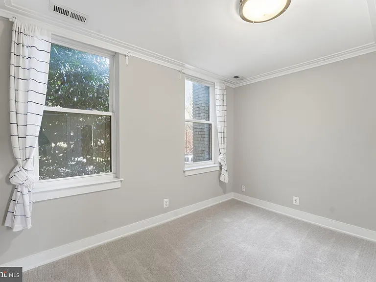 14 S St NE #201 — Photo 22