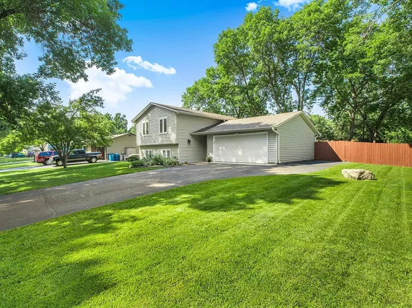 10255 Quaker Ln N, Maple Grove, MN 55369
