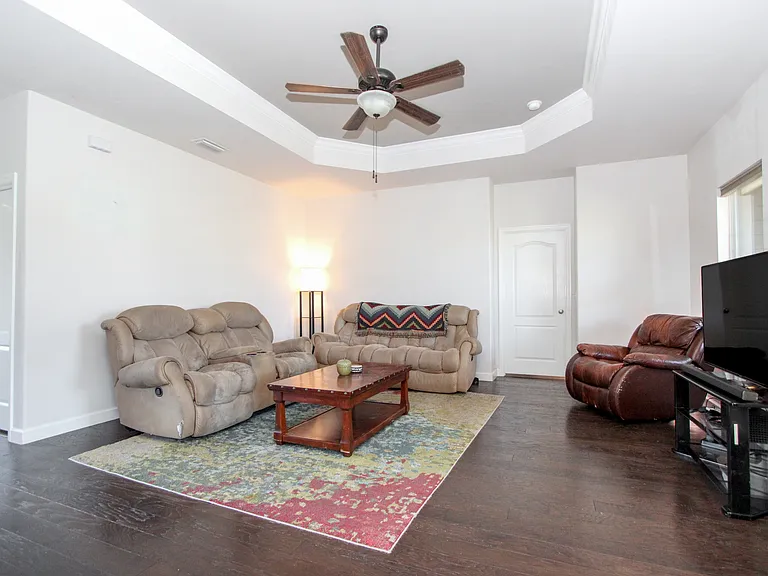 989 NW 231st Way — Photo 3
