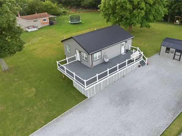 76 Meanor St, Imperial, PA 15126