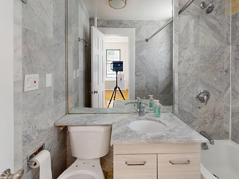 301 E 38th St #12H — Photo 9
