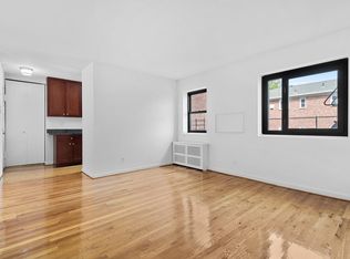 20406 43rd Ave #22C, Bayside, NY 11361