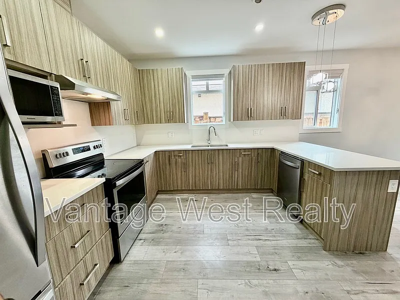 3 bed, 2.5 bath, 1248 sqft, $2,750 — Photo 3