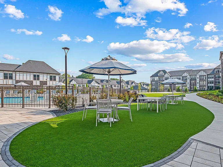 Legacy Rochester Hills Apartments — Photo 10
