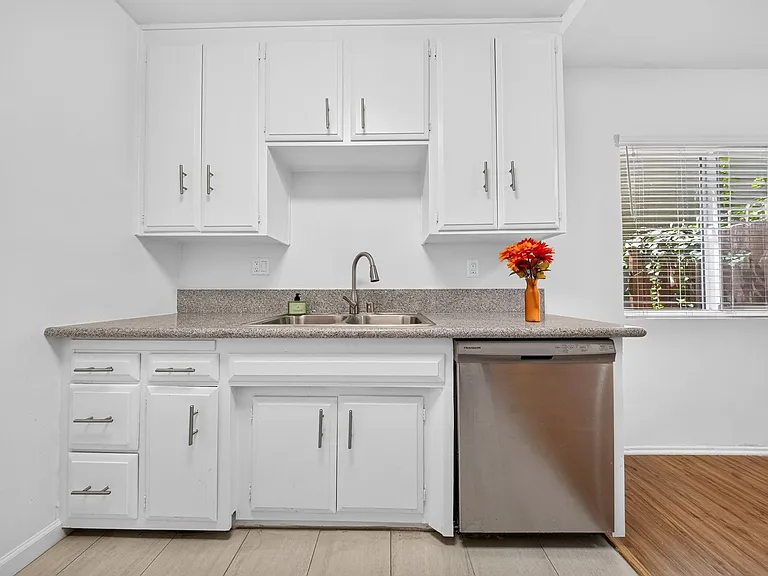 2010 S. Garth Ave. — Photo 14