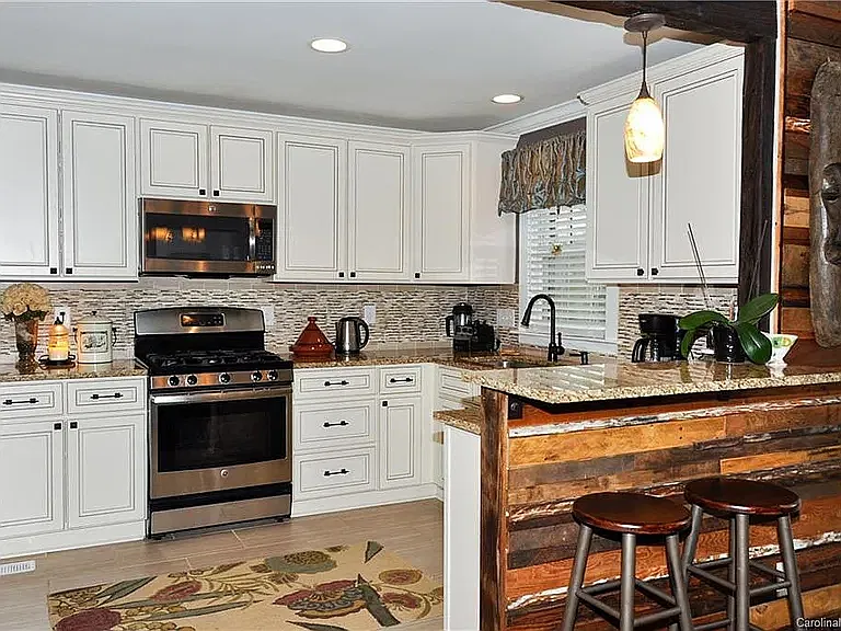 4 bed, 3049 sqft, $4,500 — Photo 3