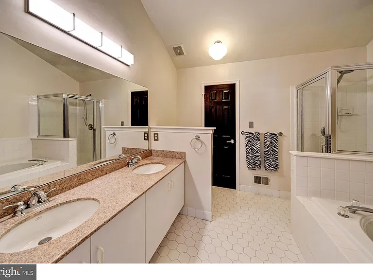 406 Pebble Creek Ct — Photo 19