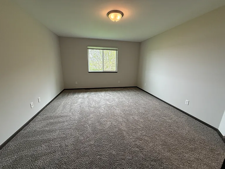 930 Waters Edge Ct — Photo 9